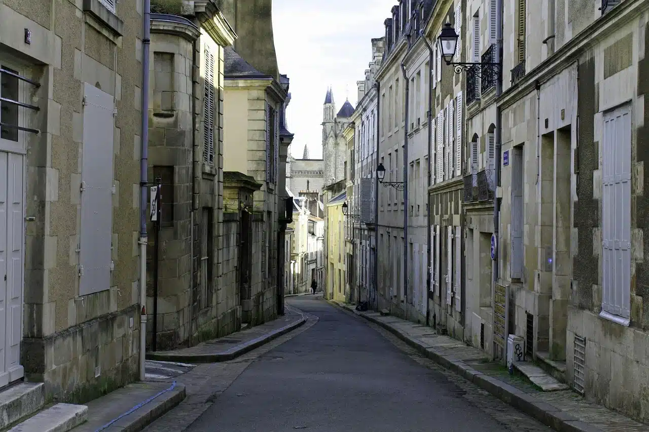 Poitiers rue vieille ville dans Vienne